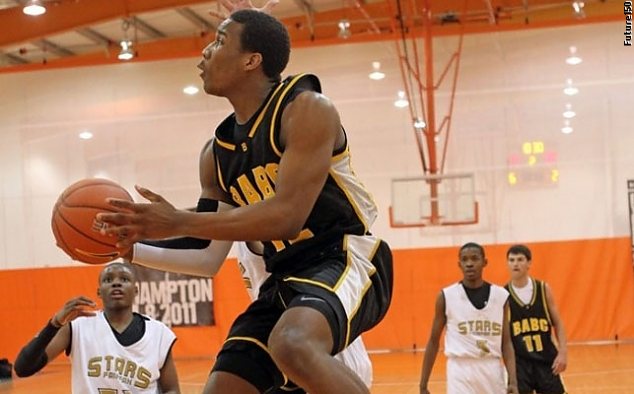 2014 star Wayne Selden will reclassify to his original class