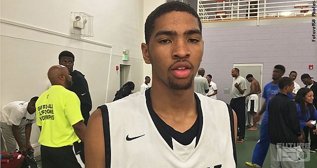 2015 SF Dedric Lawson powered Hamilton to a big win at state