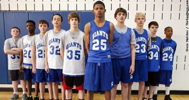 Darius Beane (#25 in blue) is an up-and-coming 2018 prospect